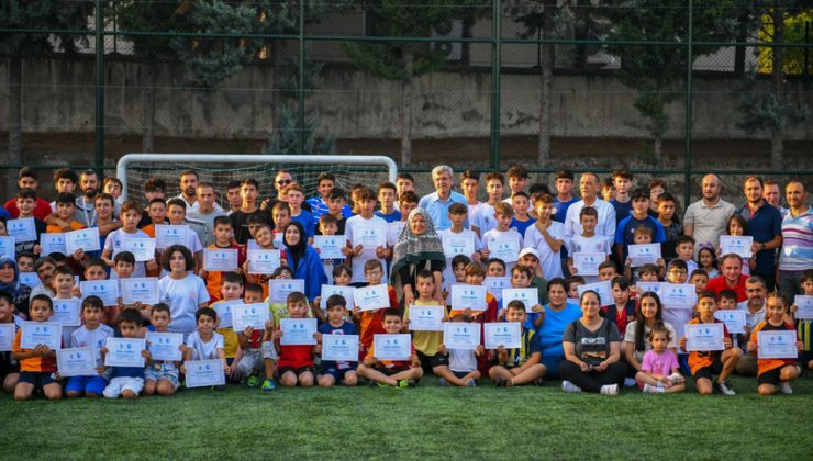 Beypazarı İlçesinde Yaz Futbol Okulu Kursu Sertifikaları Verildi