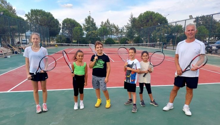 Bayramiç Belediyesi’nden Ücretsiz Tenis Kursu