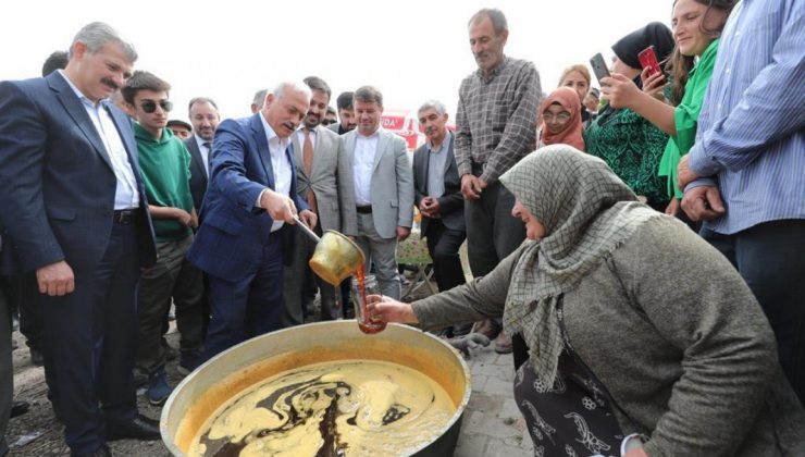 Aksaray’da bağlar bozuldu, üzümler ezildi; Vali Kumbuzoğlu da festivalde