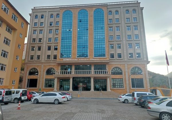 Gümüşhane’de yurtta arkadaşını bıçakla yaralayan zanlı tutuklandı