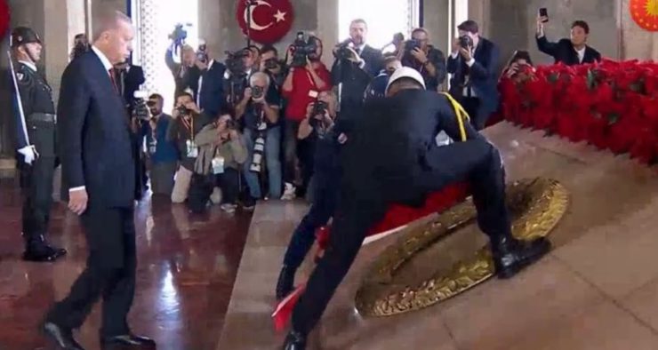 Cumhurbaşkanı Erdoğan Cumhuriyet’in 100’üncü yılında Ata’nın huzurunda