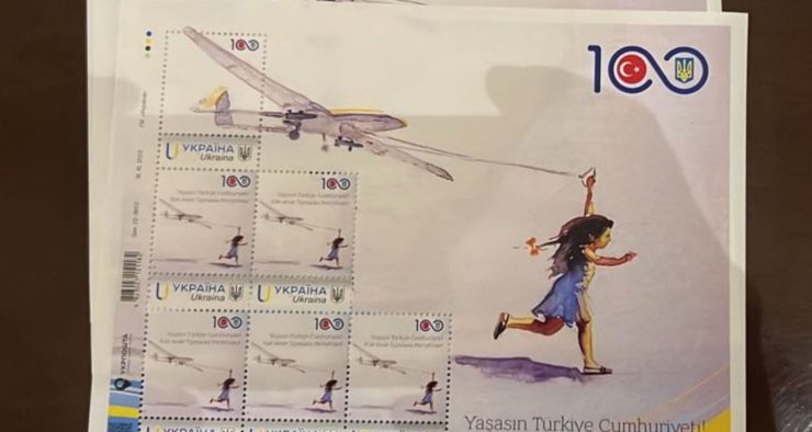 Ukrayna Türkiye Cumhuriyet’inin 100. yılına özel pul pastı