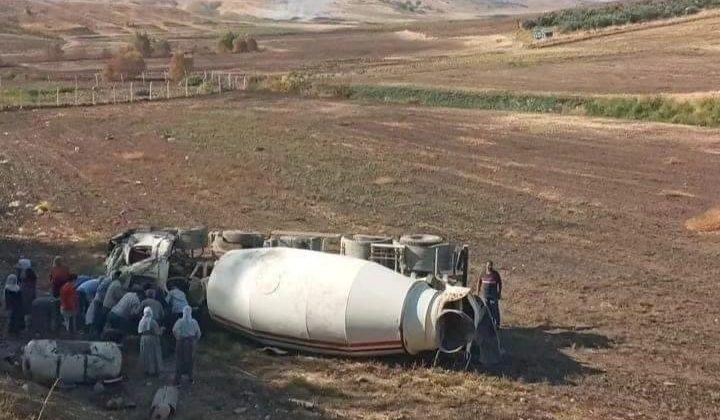 Adıyaman’da beton mikseri devrildi, sürücü öldü