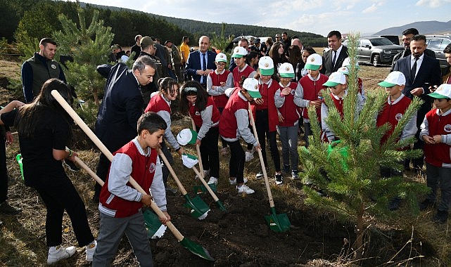 Cumhuriyet’in 100’üncü yılında fidanlar toprakla buluştu