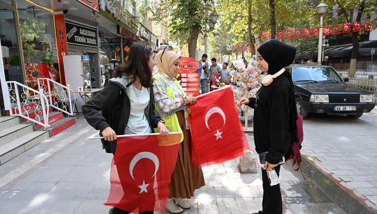 Malatya Büyükşehir’den Cumhuriyetin 100’üncü yılına 10 Bin bayrak