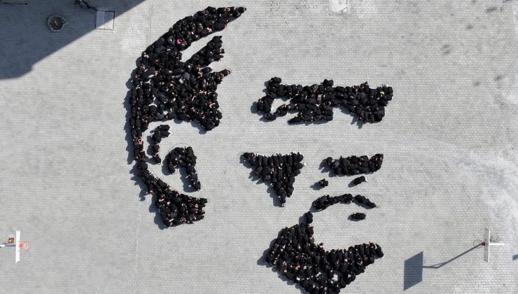 Değişik İllerdeki Öğrencilerden 100. yıl koreografisi