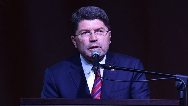 Mahkeme kararlarını bahane ederek sokak hareketi çağrısında bulunmanın yararı yok