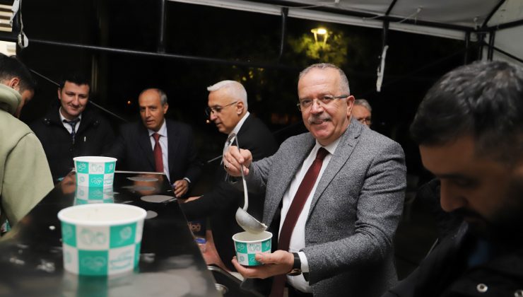 Amasya Üniversitesi Rektörü Turabi, Öğrencilere Sıcak Çorba Dağıttı