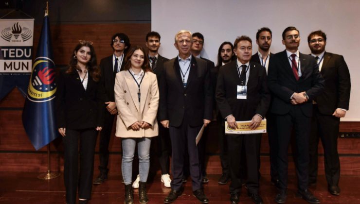 Mansur Yavaş, Model Başkent Konferansı’nda gençlerle buluştu