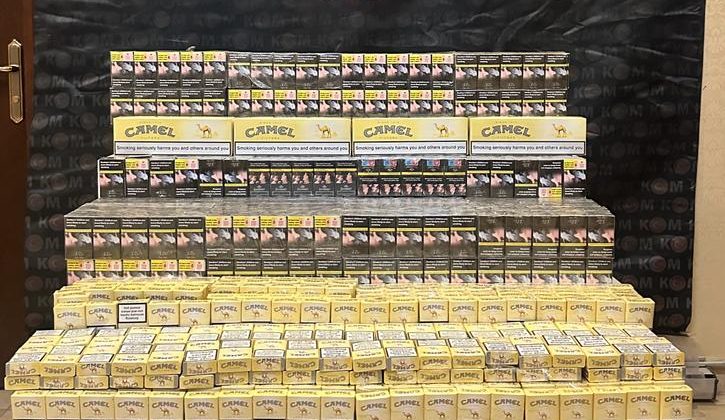 Saman yüklü TIR’dan 2 bin 600 paket kaçak sigara çıktı