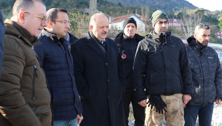 Kastamonu Valisi, talihsiz mürettebatla bir arada