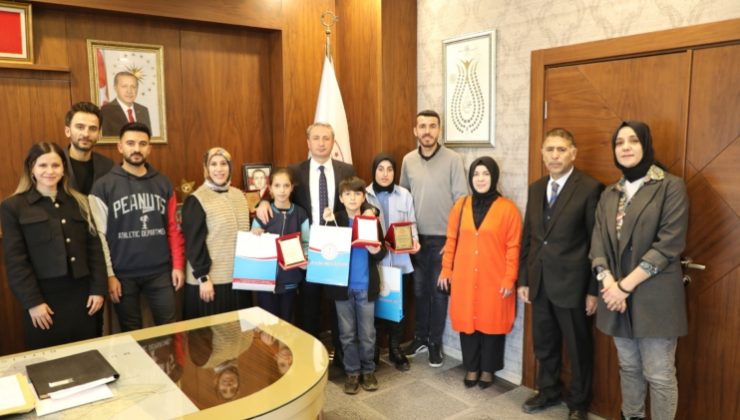 Ağrı’da “Sözlük Tasarım” yarışmasında dereceye giren öğrencilere ödülleri verildi