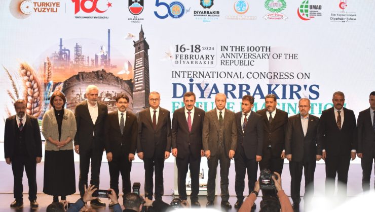 “CUMHURİYETİN YÜZÜNCÜ YILINDA ULUSLARARASI DİYARBAKIR’IN GELECEK TASAVVURU KONGRESİ” BAŞLADI