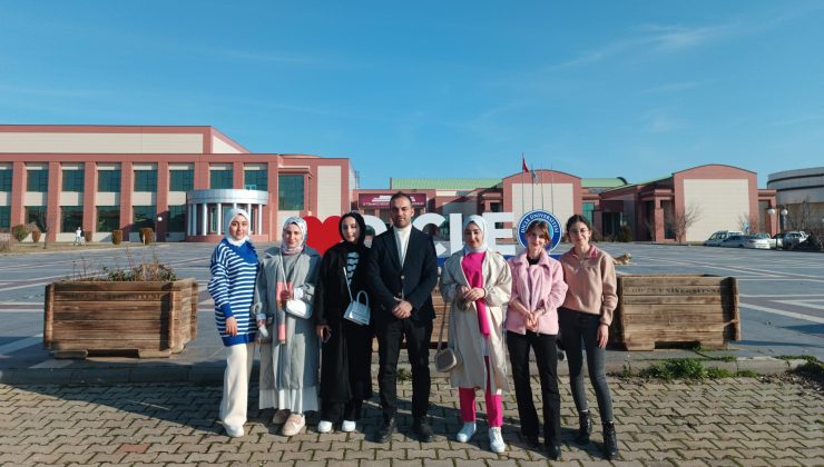 Gençlik, Dicle Üniversitesi’nde Sokak Hayvanlarını Besledi