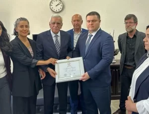 Mardin’de Ahmet Türk’e Mazbatası Verildi
