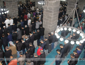 Diyarbakırlılar Bayram Namazını 5’inci Harem-i Şerif’te Eda Etti