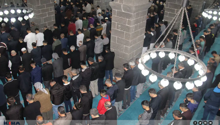 Diyarbakırlılar Bayram Namazını 5’inci Harem-i Şerif’te Eda Etti