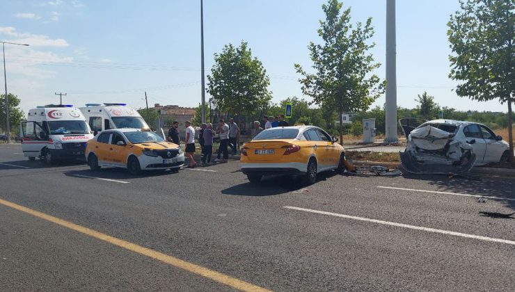 Diyarbakır’da Trafik Kazası: 2 Hafif Yaralı