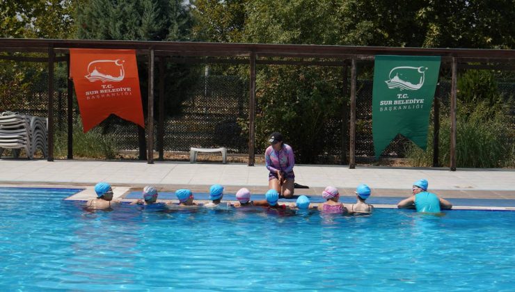 Sur Belediyesi’ nden Çocuklara Yüzme Kursu