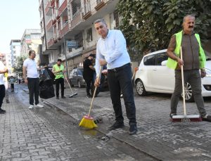 Bismil’de Temizlik Kampanyası: Eş Başkan Tanrıkulu İlçede Temizlik Yaptı