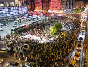Diyarbakırlılar Heniyye’nin Son Çağrısı Üzerine Meydanlara İndi