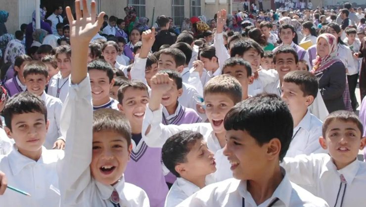 Okullar Yarın Açılıyor