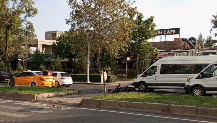 Diyarbakır’da Minibüsün Çarptığı Motosiklet Sürücüsü Yaralandı