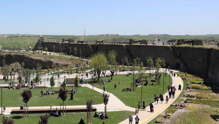 Diyarbakır Surlarından Düşen Kız Çocuğu Hayatını Kaybetti