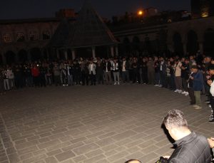 Sabah Namazında Eller Gazze ve Lübnan İçin Semaya Açıldı