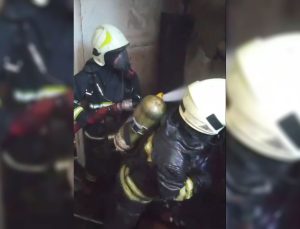 Diyarbakır’da Binanın Giriş Katında Çıkan Yangın Büyümeden Söndürüldü