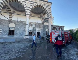 Diyarbakır’da Cuma Namazı Esnasında Yangın Paniği