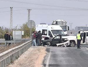 Diyarbakır’da İki Araç Kafa Kafaya Çarpıştı: Yaralılar Var