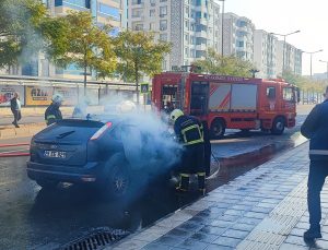 Diyarbakır’da Seyir Halindeki Otomobilde Yangın Çıktı