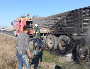 Tırın Patlayan Lastiği Yangına Neden Oldu
