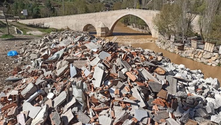 Diyarbakır’da Tarihi Köprünün İhtişamı Kayboluyor