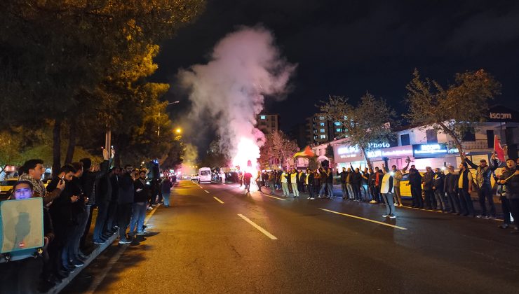 Diyarbakır’da Düzenlenen Tekbir Cuma’sından Kareler