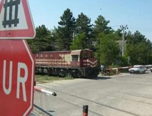 Diyarbakır’da Yük Treni, Belediye Otobüsüne Çarptı