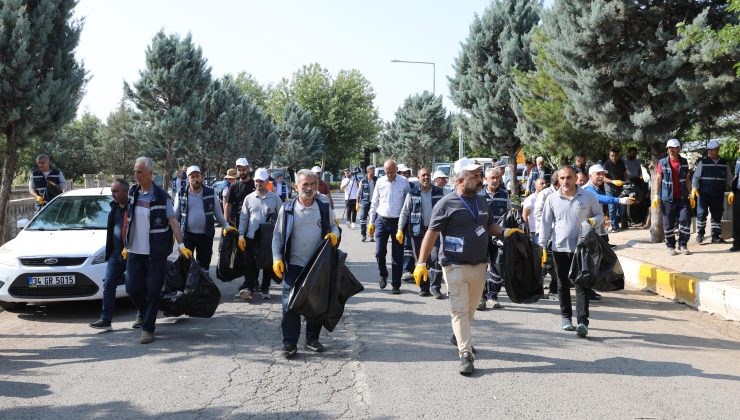 Mezarlıklarda Bayram Sonrası Temizlik Yapıldı
