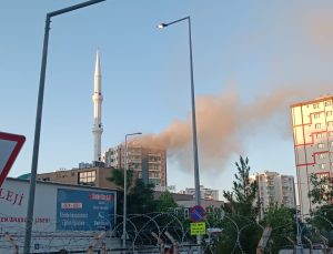 Diyarbakır’da Rojava Sitesi’nin Çatısında Korkutan Yangın