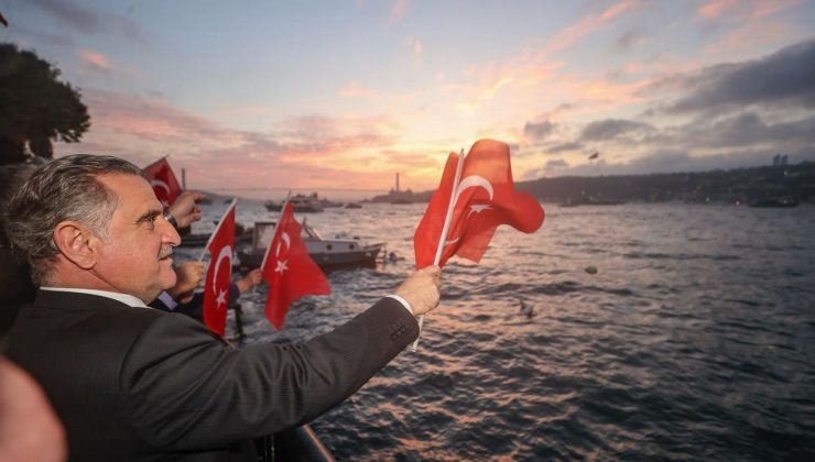 Zafer Haftası'nda anlamlı yolculuk: TCG Anadolu Gemisiyle Çanakkale'den İstanbul'a