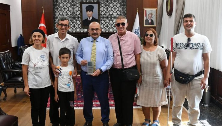 Vali Ustaoğlu'ndan anlamlı kabul