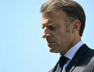 Fransa’da muhalefetten Macron’a azil tehdidi: Güvenoyu krizi derinleşiyor