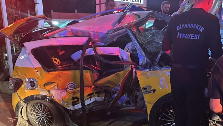 Diyarbakır’da Ticari Taksi Kazası: 3 Yaralı