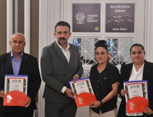 Hakkarigücü Spor Kadın Futbol Takımı'ndan Ankara Kent Konseyi’ne ziyaret