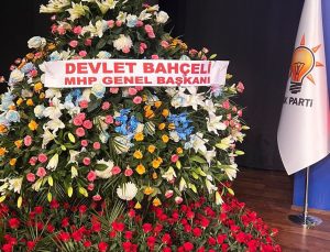 Bahçeli'den AK Parti'nin 24. kuruluş yıl dönümüne özel çiçek hediyesi