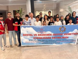 Batman'da Okul Destek Projesinden faydalanan öğrenciler yemekte buluştu