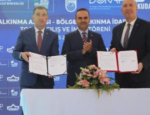 Bakan Kacır, Bayburt'ta proje açılış ve imza törenine katıldı