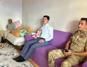 Digor Kaymakamı Kahraman’dan Alem Köyü’ndeki şehit ailesine ziyaret