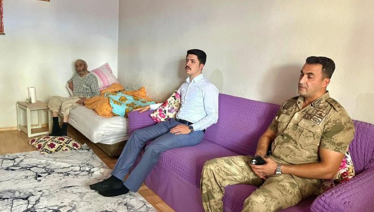 Digor Kaymakamı Kahraman’dan Alem Köyü’ndeki şehit ailesine ziyaret