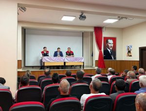 Arpaçay'da muhtarlara tarımsal bilgilendirme toplantısı düzenlendi